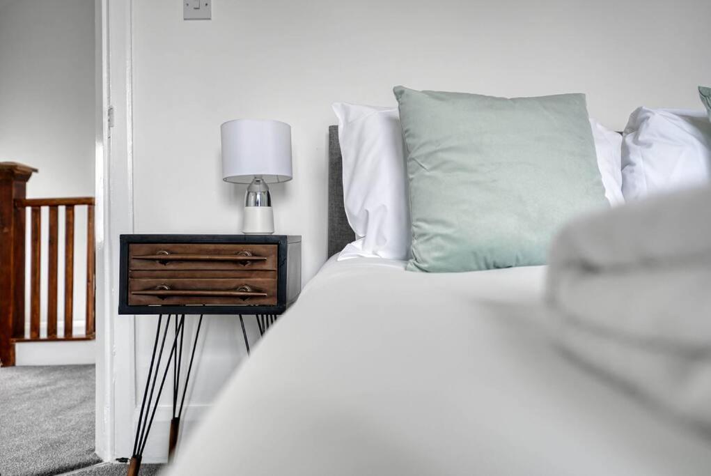 Stylish Home - Fast Wi-Fi-Free Parking 诺丁汉 外观 照片